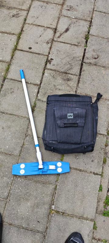 Gratis afhalen . Fietstas en vloer dweil
