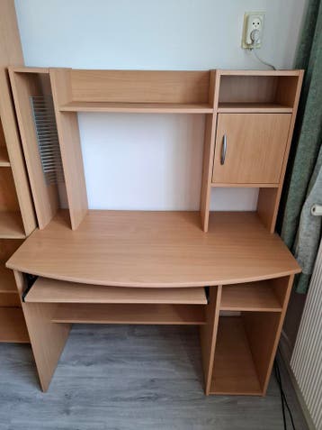 GRATIS Beukenfineer (computer)bureau met uittrekbare plank