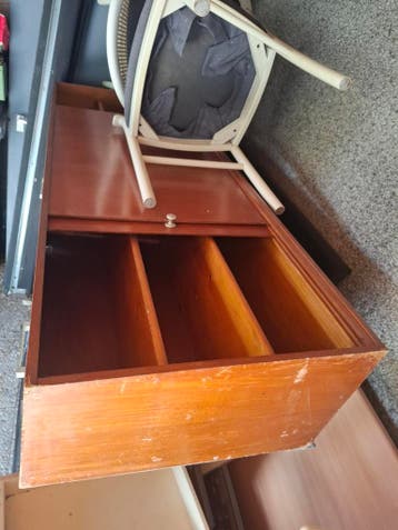 Gratis af te halen: Meubels, plant en hout in Heerlerheide