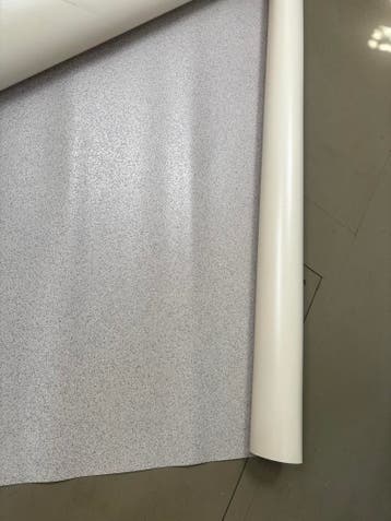 Gratis Stukje lichtgrijs pvc vloer, 180x200cm