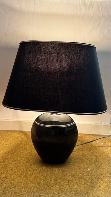 Zwarte tafellamp met stoffen kap