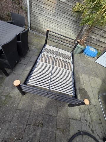 Bedframe + lattenbodem