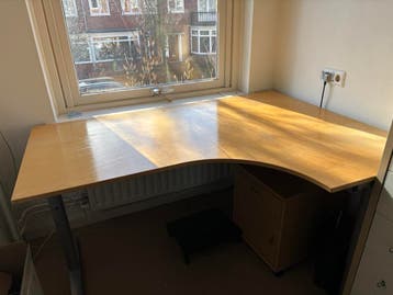 Bureau, handmatig in hoogte verstelbaar