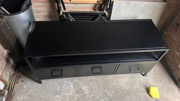 Zwart metalen tv-meubel van Woonexpres !Gratis!