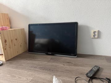 Gratis af te halen 42 inch LCD tv met muurbeugel