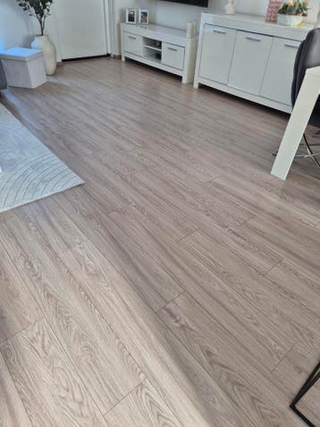 Gratis laminaat, lichtbruin, in goede staat