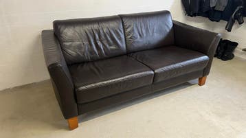 Donkerbruine leren bank