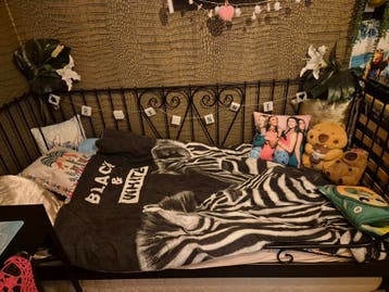 Zwart metalen bed gratis af te halen