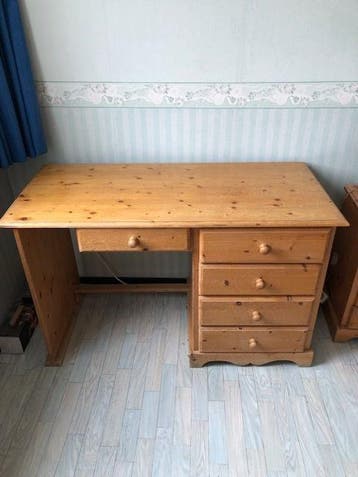 bureau met bureaustoel