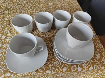 Set van 6 witte kopjes en schotels