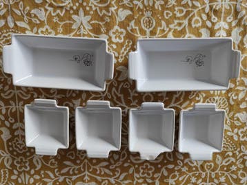 Bakjes: 4 kleine (1 licht beschadigd) en 2 grotere