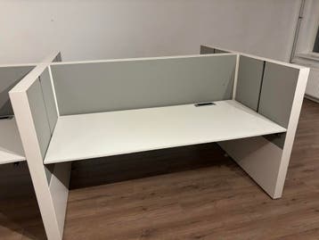 Ahrend Bureau met Geluidswand - Wit/Grijs