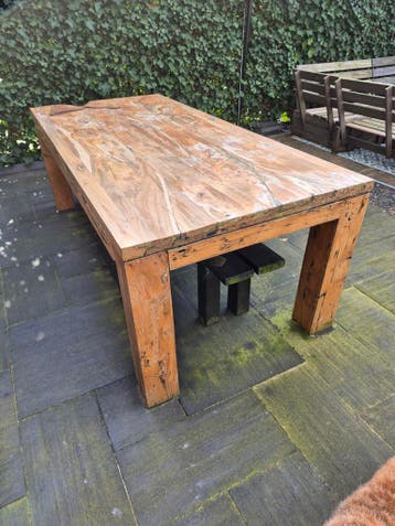 Robuuste teakhouten tuintafel