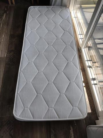 2 matrassen van 80 bij 200 cm