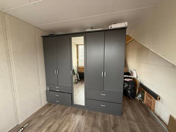 Gratis kledingkast met lades en spiegel - zelf demonteren