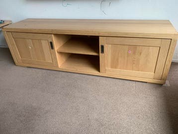 Eikenhouten TV-meubel met schuifdeuren en uitschuifplanken