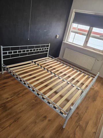 Tweepersoons bedframe met lattenbodem metaal