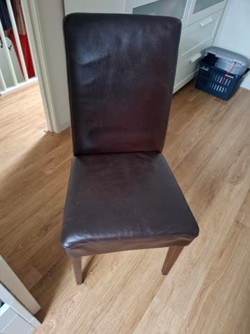 Bruine stoel