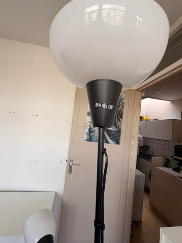 Leuke staande lamp met leeslampje. Gratis op te halen