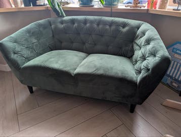 Stijlvol groen bankje - perfect voor kleine ruimtes