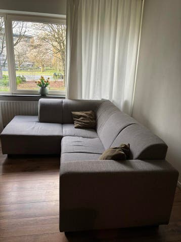 Grijze hoekbank gratis op te halen op 3-5