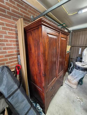 Massief houten kast, stevig, 2 lades, slot