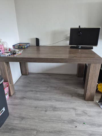 Stevig houten eettafel