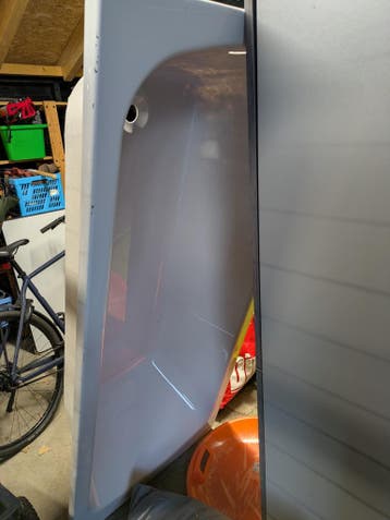 Witte badkuip, showroom model - gratis af te halen