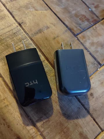 Twee HTC USB opladers met EU converters