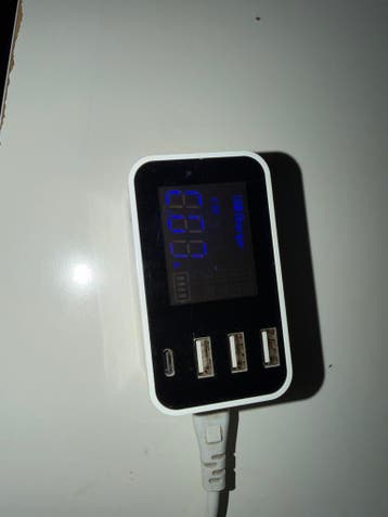 USB oplader met display