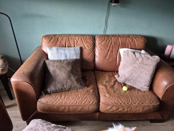 GRATIS: 2 robuuste, dikke lederen 2-zits banken