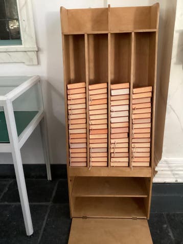 Kastje met Liedboeken. Graag snel. Gratis. Ophalen