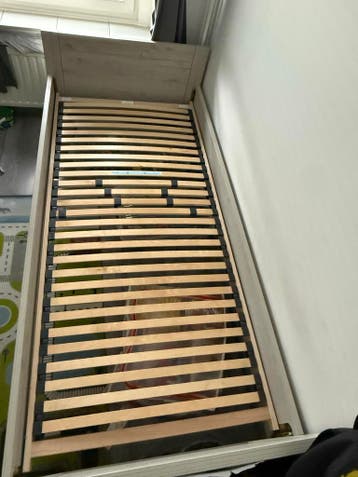 Eenpersoonsbed met lattenbodem Gratis/