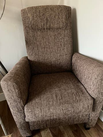 GRATIS! 2 zware kwaliteit licht bruin gemêleerde fauteuils