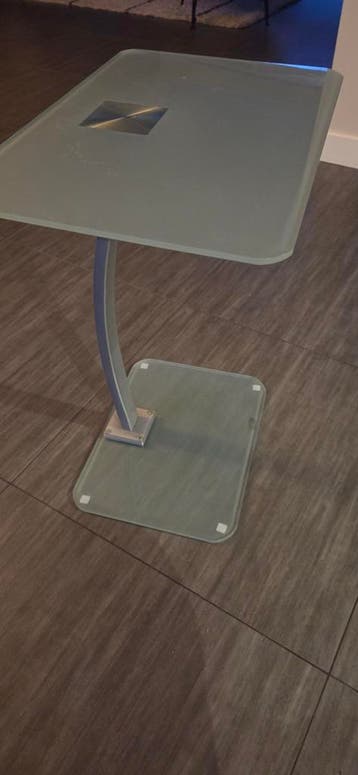 Gratis glazen bijzettafel - Ziet er prima uit!