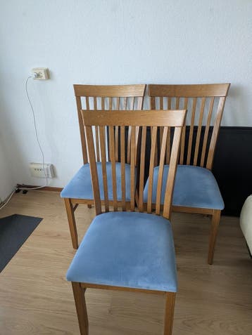 Gratis eetkamer stoelen (3)