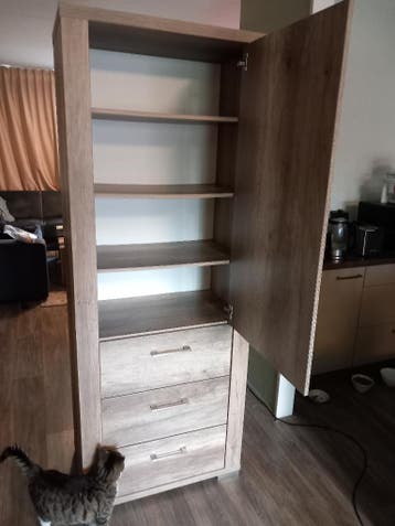 Grote kast / boekenkast met lades – GRATIS af te halen