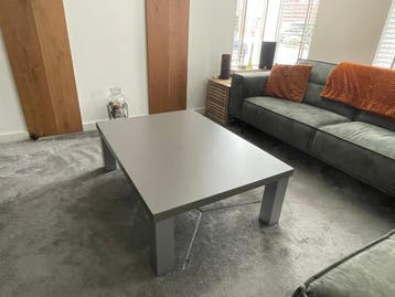 GRATIS!  salontafel en bijpassende eettafel