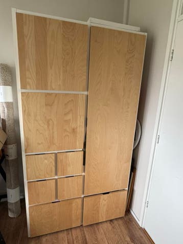 Houten kledingkast met lades en deuren