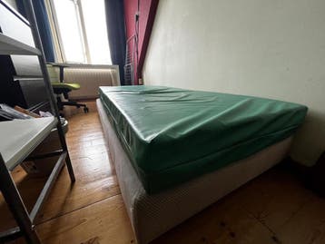 Bed (incl waterproof matress) FREE