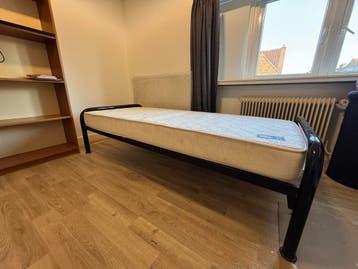 Eenpersoonsbed met matras - GRATIS afhalen