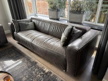 Gratis! Grijs lederen bank