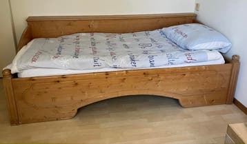 Mooi houten bed GRATIS