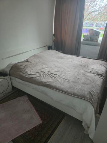 Tweepersoonsbed wit (WORDT VANDAAG ANDERS WEGGEGOOID!)