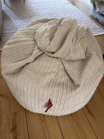 Grote beige ribstof zitzak