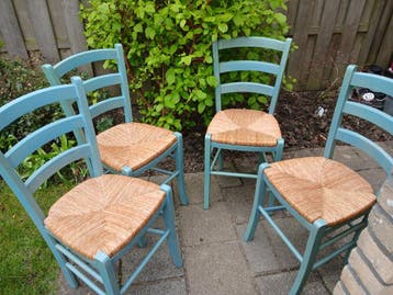 4 ikea keukenstoeltjes.