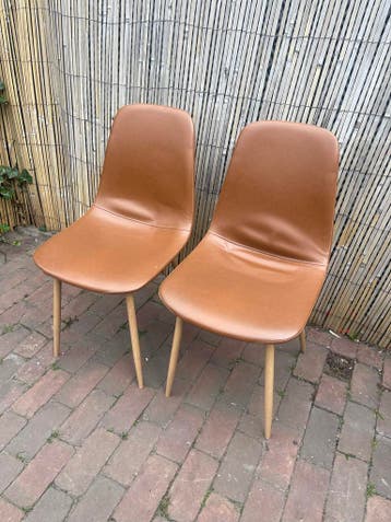 GRATIS 2 JYSK eetkamerstoelen bruin kunstleren bekleding