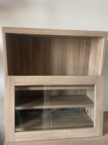 GRATIS: IKEA Vitrinekastje met glazen deur