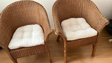 Twee rieten stoelen gratis ophalen