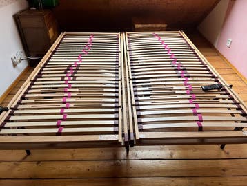 Gratis ophalen: onderstel bed, minimalistisch, 180x210